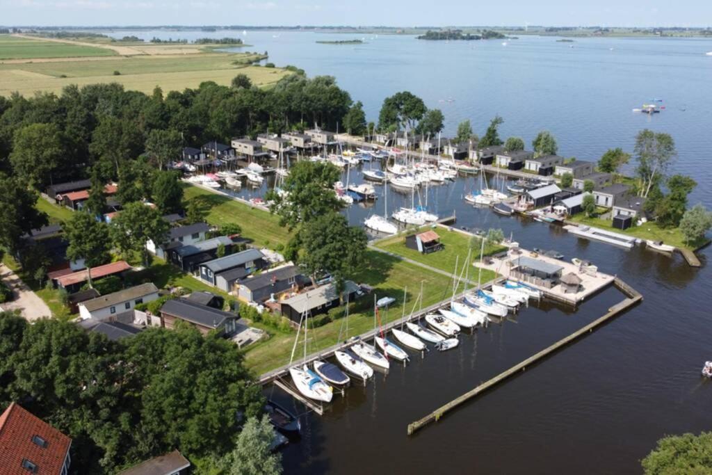 ElahuizenModern Tiny House Op Rustig Watersportpark别墅 外观 照片